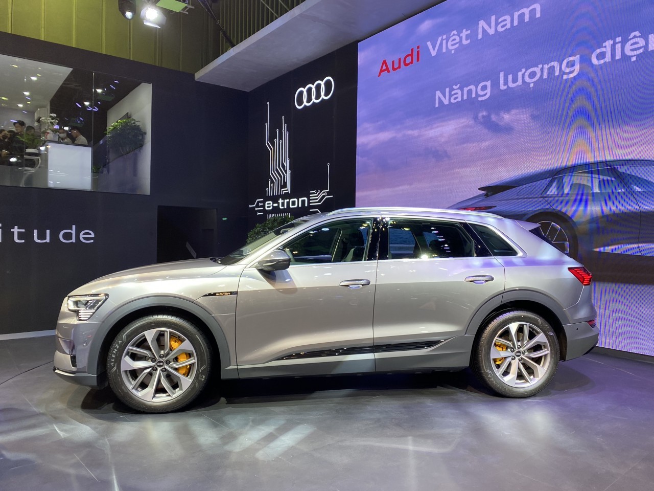 Xe điện Audi e-tron SUV ra mắt tại Việt Nam, giá từ 2,97 tỷ đồng