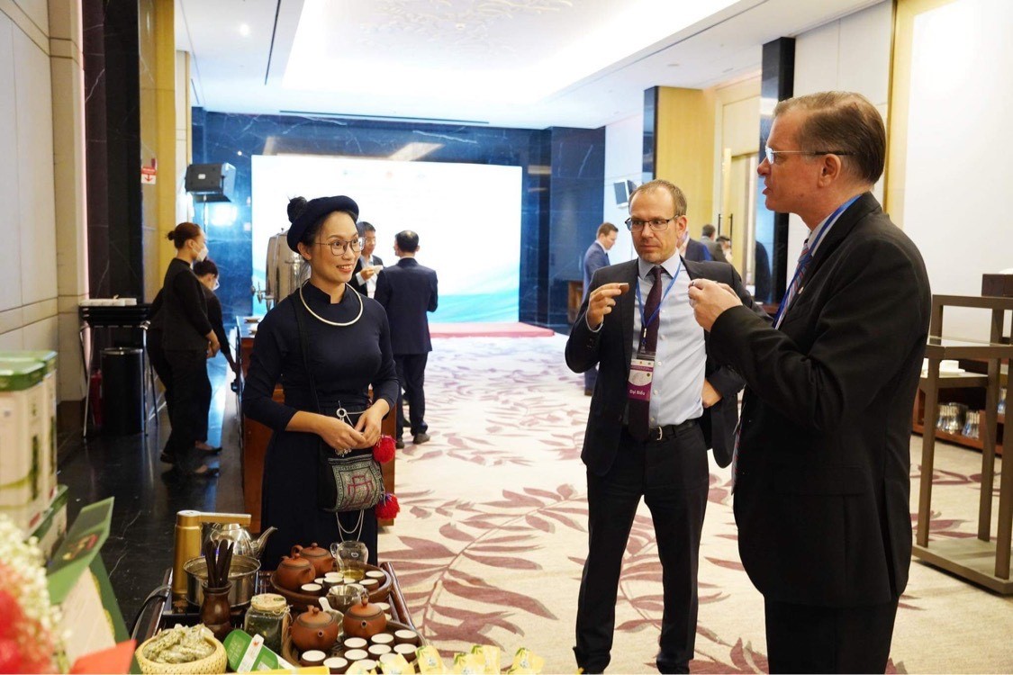 HTX Trà Sơn Dung với diễn đàn OECD Đông Nam Á HTX Trà Sơn Dung với diễn đàn OECD Đông Nam Á