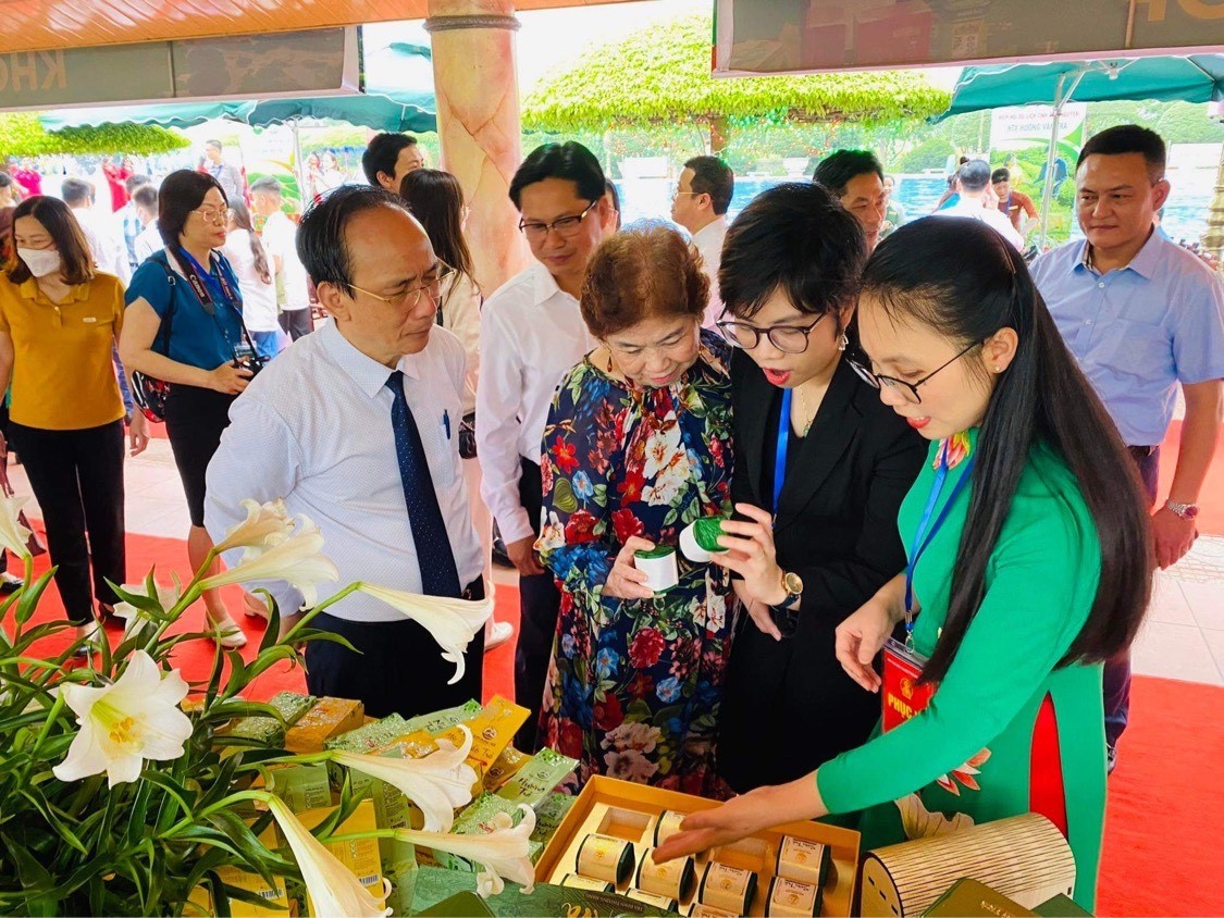 HTX Trà Sơn Dung quảng bá sản phẩm HTX Trà Sơn Dung quảng bá sản phẩm