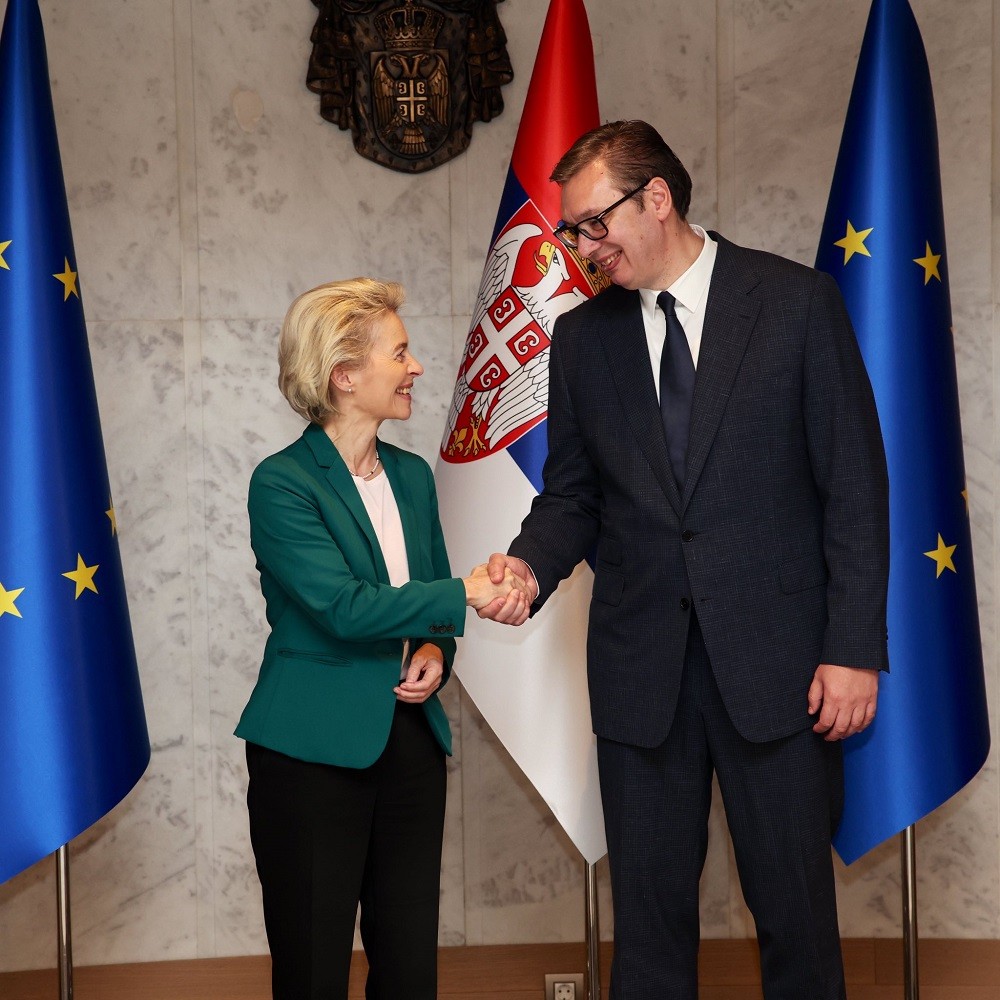 (10.29) Chủ tịch EC Ursula von der Leyen và Tổng thống Serbia Aleksandre Vucic trong buổi gặp gỡ tại Belgrade ngày 28/10. (Nguồn: Twitter) (10.29) Chủ tịch EC Ursula von der Leyen và Tổng thống Serbia Aleksandre Vucic trong buổi gặp gỡ tại Belgrade ngày 28/10. (Nguồn: Twitter)