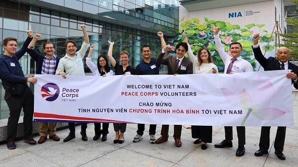 Nhóm tình nguyện viên đầu tiên của Chương trình Hòa bình tới Việt Nam