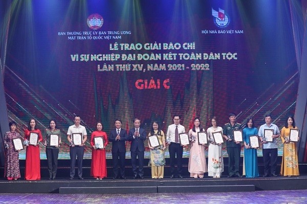 80 tác phẩm được vinh danh Giải báo chí 'Vì sự nghiệp Đại đoàn kết toàn dân tộc' 80 tác phẩm được vinh danh Giải báo chí 'Vì sự nghiệp Đại đoàn kết toàn dân tộc'