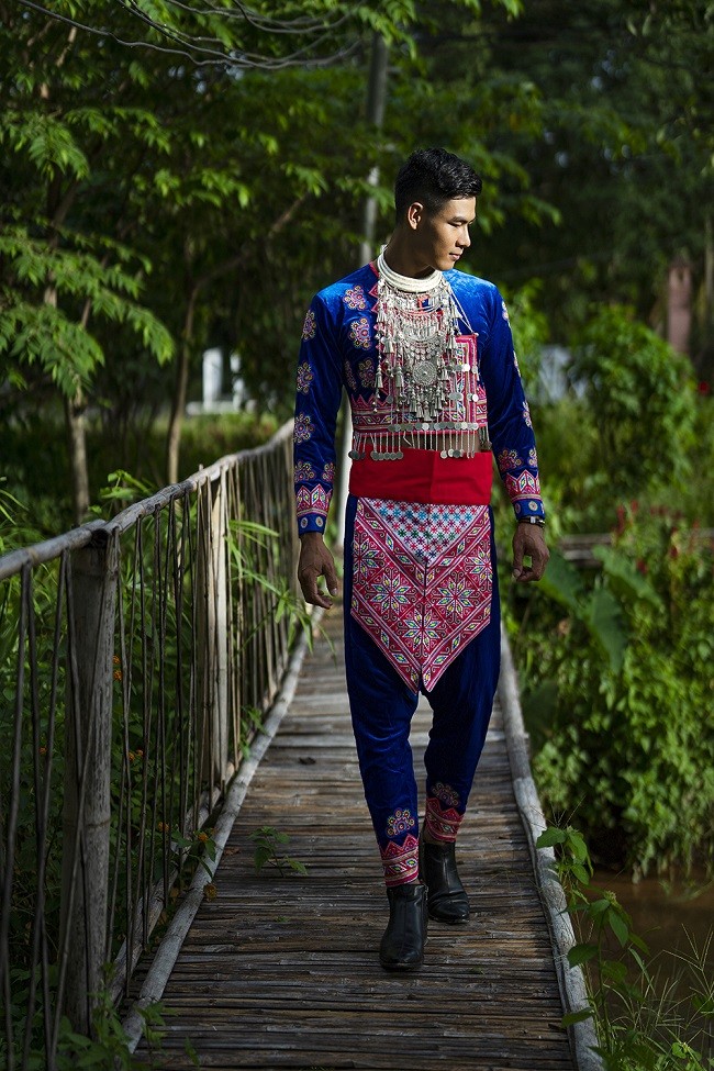 Thái Lan: Danh Chiếu Linh thăm và khám phá văn hóa làng cổ dài