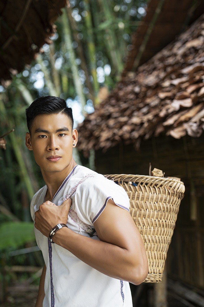 Thái Lan: Danh Chiếu Linh thăm và khám phá văn hóa làng cổ dài