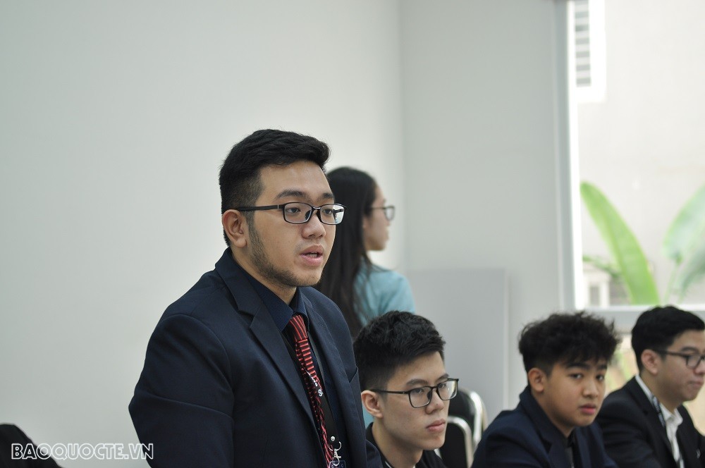 Một đại biểu phát biểu ý kiến của mình trong phiên thảo luận. (Ảnh: Minh Quân)