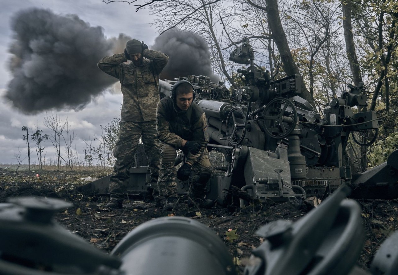 Ảnh ấn tượng tuần (24-30/10): Quân Ukraine bắn lựu pháo Mỹ, máy bay Nga tại Donetsk, CSTO họp khẩn về Armenia-Azerbaijan, tai nạn thảm khốc ở Hàn Quốc