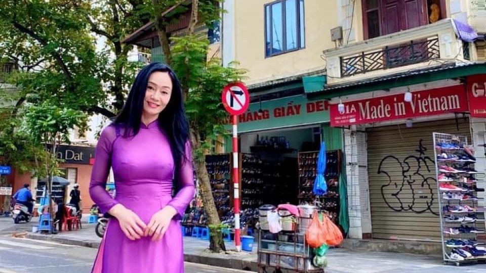 Ngắm nhan sắc 'giai nhân màn ảnh Việt' Quách Thu Phương khi mặc áo dài