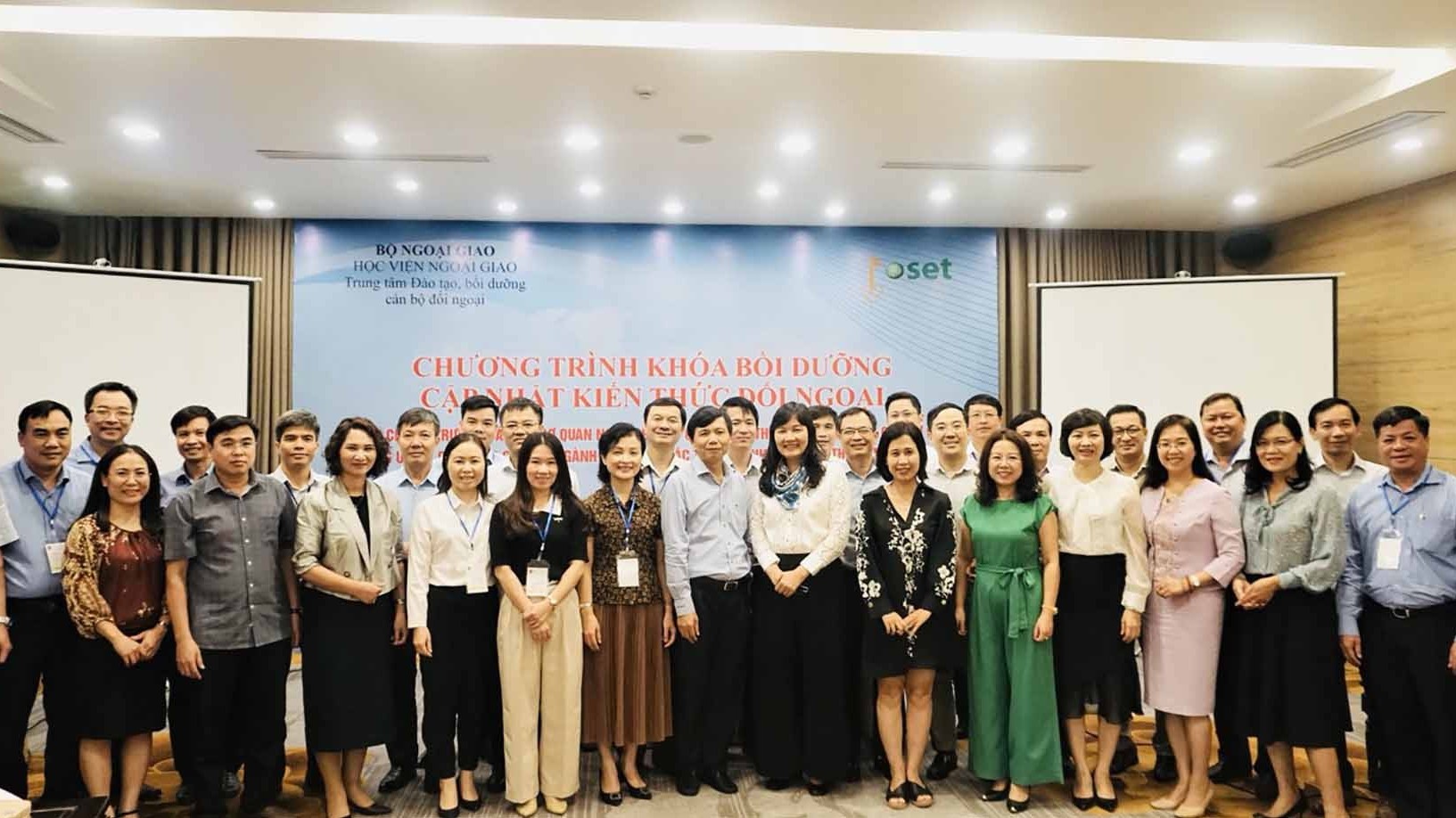 Khóa bồi dưỡng cấp cao về kiến thức đối ngoại cho Vụ trưởng, Giám đốc các cơ quan bộ, ban ngành và UBND các tỉnh, thành phố
