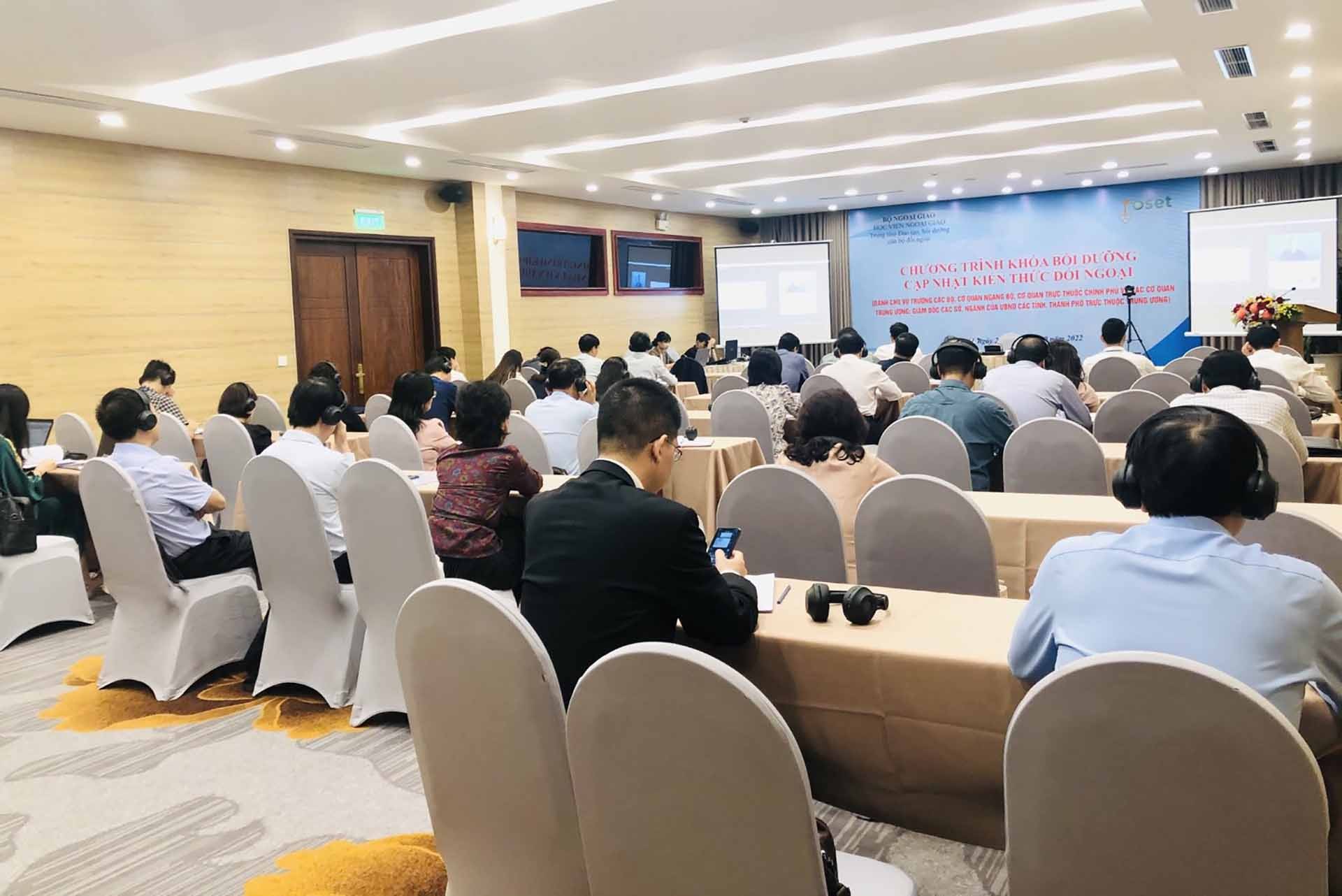 Khóa bồi dưỡng cấp cao về Kiến thức đối ngoại cho Vụ trưởng, Giám đốc các cơ quan bộ, ban ngành và UBND các tỉnh, thành phố Khóa bồi dưỡng cấp cao về Kiến thức đối ngoại cho Vụ trưởng, Giám đốc các cơ quan bộ, ban ngành và UBND các tỉnh, thành phố