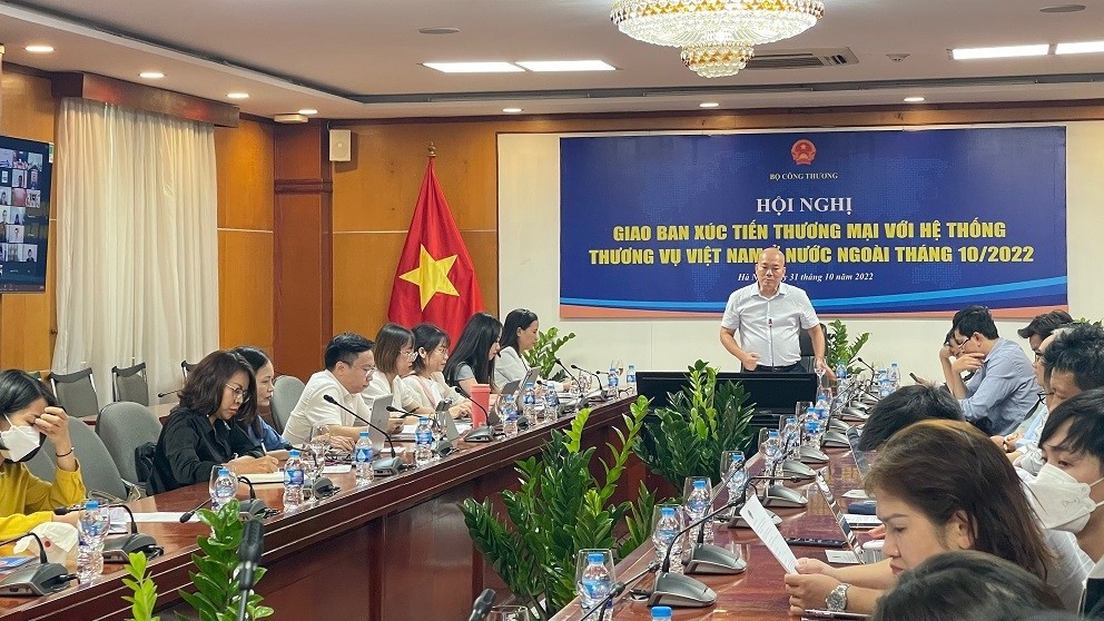 Giao ban Thương vụ tháng 10: Chủ động cập nhật thông tin, tận dụng cơ hội thị trường mới