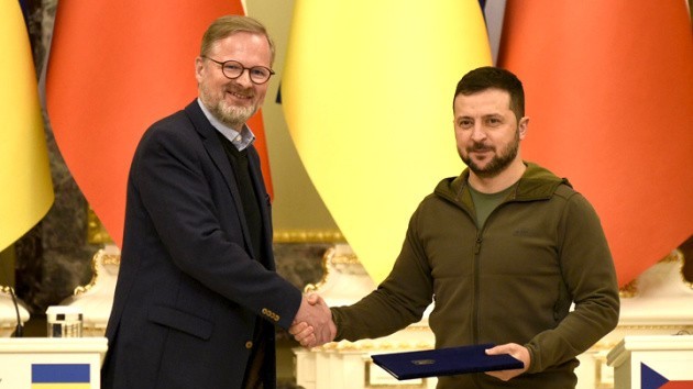 Ukraine có động thái tiến gần việc gia nhập NATO, Tổng thống Nga cảnh báo tìm cách loại Moscow khỏi cấu trúc đa phương 'là vô ích'