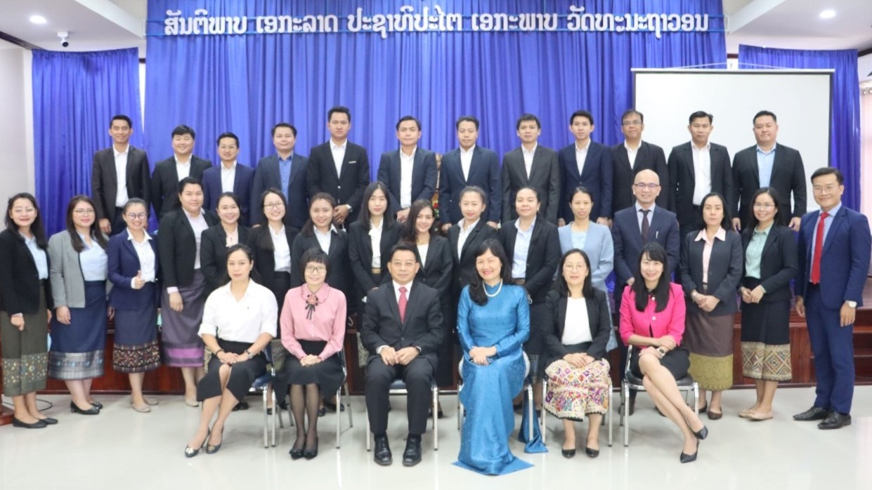 Bồi dưỡng kỹ năng phiên dịch cho cán bộ đối ngoại Lào