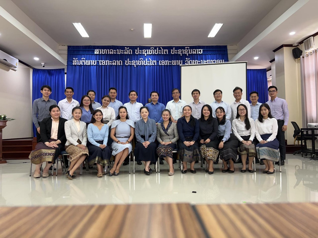 Bồi dưỡng kỹ năng phiên dịch cho cán bộ đối ngoại Lào Bồi dưỡng kỹ năng phiên dịch cho cán bộ đối ngoại Lào