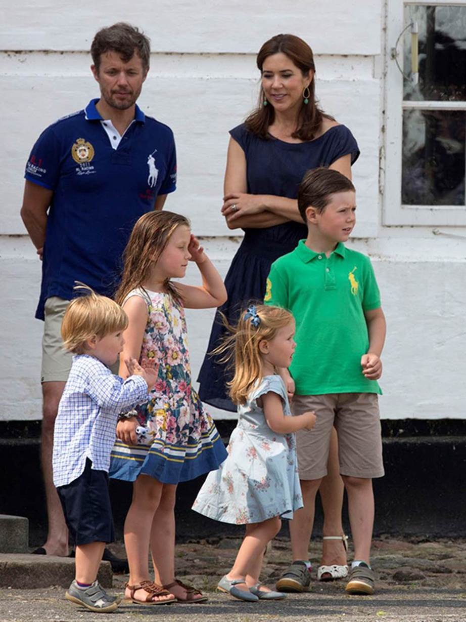 Những bức ảnh gia đình đẹp nhất của Thái tử kế vị Đan Mạch và Công nương Mary