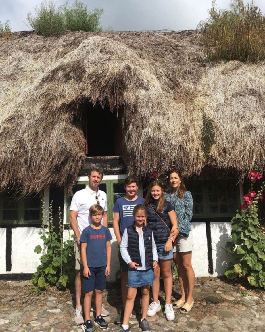 Những bức ảnh gia đình đẹp nhất của Thái tử kế vị Đan Mạch và Công nương Mary