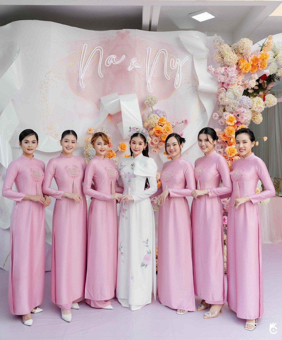 Những hình ảnh đẹp và sang trọng trong lễ ăn hỏi của Hoa hậu Lê Âu Ngân An