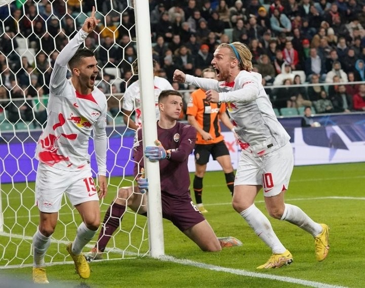 RB Leipzig và AC Milan giành 2 vé cuối cùng vào vòng 1/8 Champions League