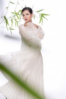 Ca sĩ Lương Nguyệt Anh dịu dàng xinh đẹp với trang phục truyền thống cách điệu