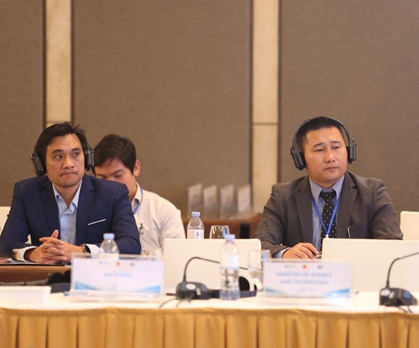 Ông Nguyễn Văn Quý và Nguyễn Văn Thương (trái) - hai lãnh đạo của Hahalolo tại Diễn đàn Bộ trưởng OECD - Đông Nam Á 2022.