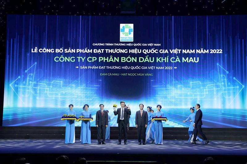 Phân bón Cà Mau lần thứ 5 đạt giải thưởng 'Thương hiệu quốc gia Việt Nam'