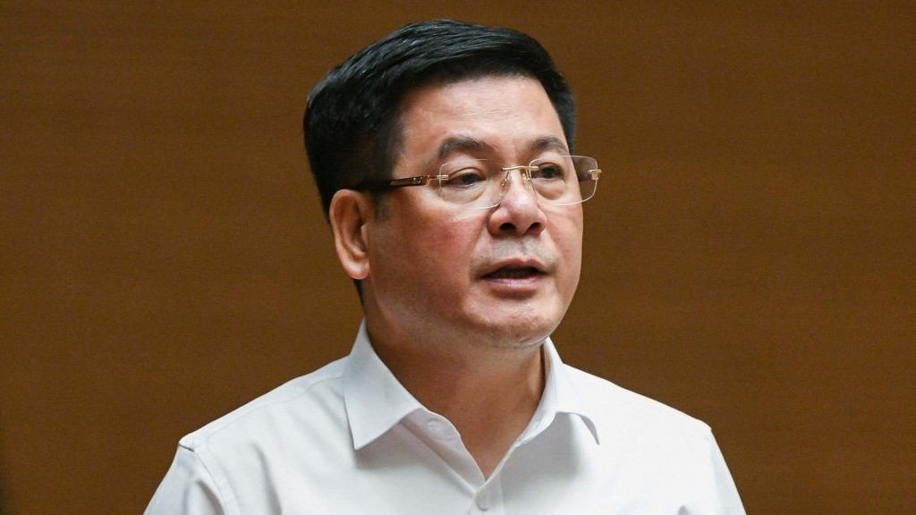 Bộ trưởng Công Thương giải trình về tình trạng khan hiếm xăng dầu