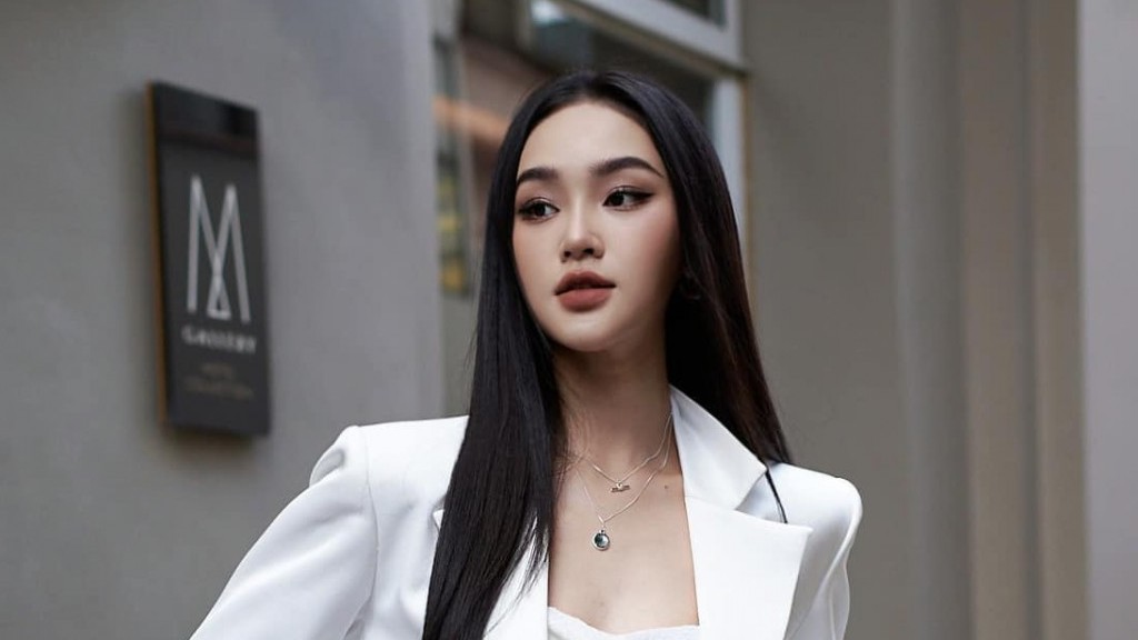 Hành trình công lý: Vẻ đẹp nữ tính ngoài đời của diễn viên vai luật sư trẻ