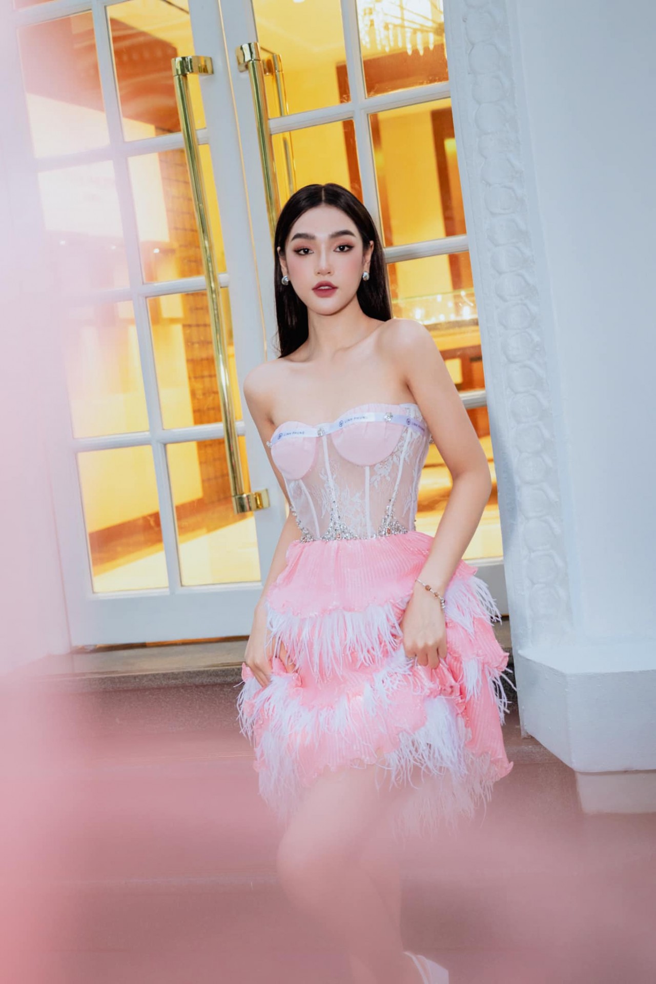 Hành trình công lý: Vẻ đẹp nữ tính ngoài đời của diễn viên vai luật sư trẻ