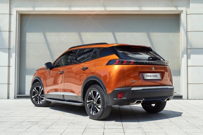 Cụm đèn LED bố trí 2 bên dạng 3 móng vuốt sư tử là nét đặc trưng của hãng xe Pháp (Ảnh: Peugeot).