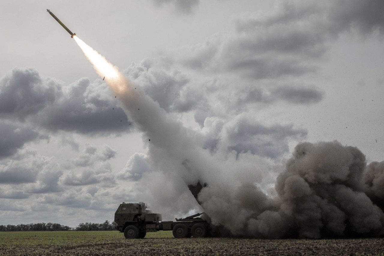 Ukraine bắn tên lửa HIMARS ở mặt trận phía Nam. (Nguồn: Wall Street Journal) Ukraine bắn tên lửa HIMARS ở mặt trận phía Nam. (Nguồn: Wall Street Journal)