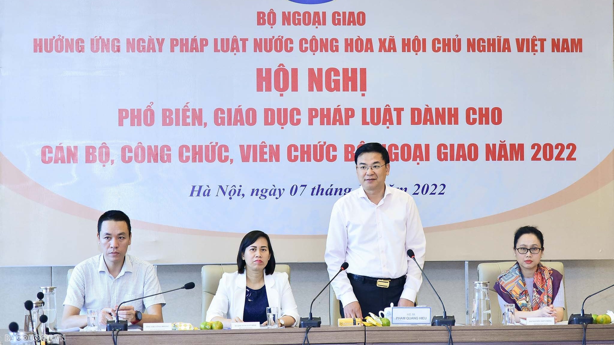 Phổ biến, giáo dục pháp luật dành cho cán bộ, công chức, viên chức Bộ Ngoại giao