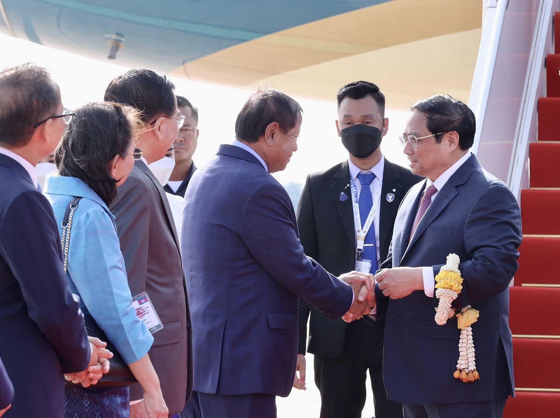 Thủ tướng Phạm Minh Chính tới thủ đô Phnom Penh, bắt đầu chuyến thăm chính thức Campuchia