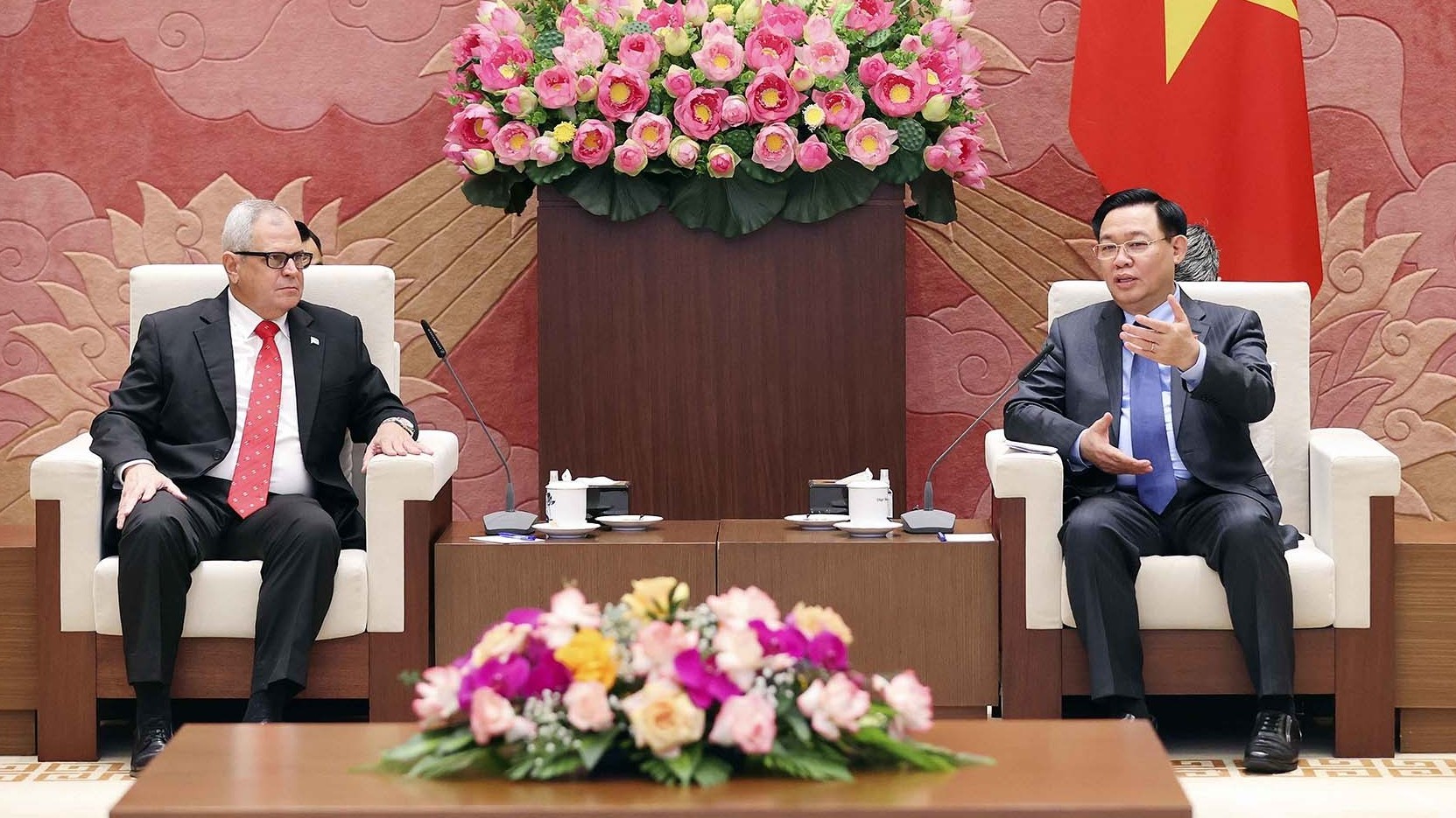 Chủ tịch Quốc hội Vương Đình Huệ tiếp Tổng thư ký Quốc hội và Hội đồng Nhà nước Cuba