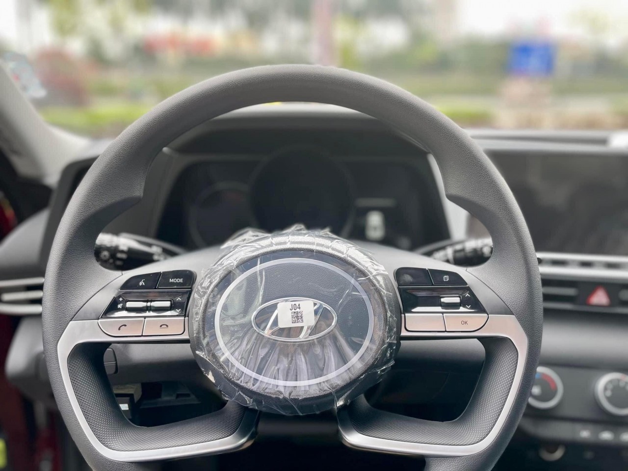 Cận cảnh Hyundai Elantra 2023 bản tiêu chuẩn, giá 599 triệu đồng