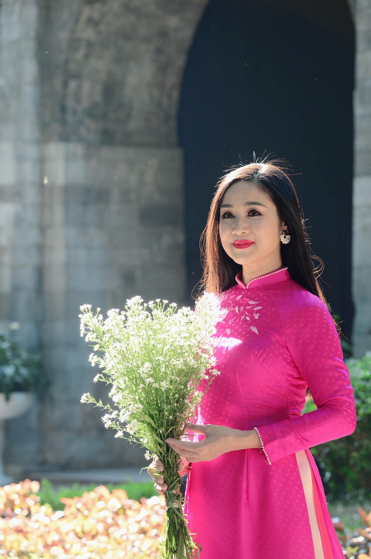 Sao Việt: Jennifer Pham sắc sảo, cuốn hút