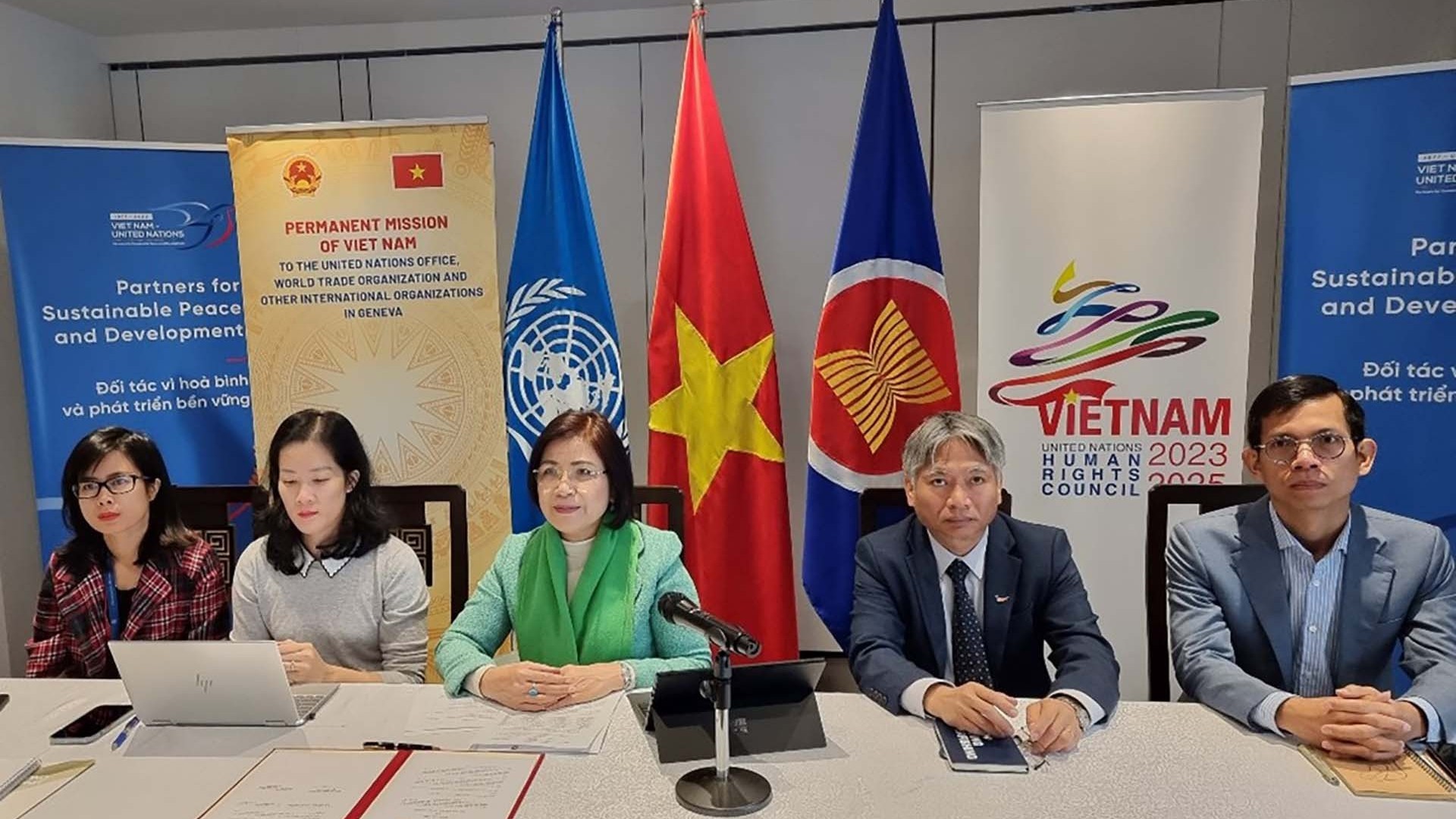 Phái đoàn Việt Nam tại Geneva hỗ trợ Đại học Ngoại thương tham gia hợp tác với WTO Phái đoàn Việt Nam tại Geneva hỗ trợ Đại học Ngoại thương tham gia hợp tác với WTO