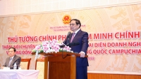 Thủ tướng Phạm Minh Chính gặp gỡ cán bộ nhân viên Đại sứ quán, đại diện doanh nghiệp và cộng đồng người Việt Nam tại Campuchia