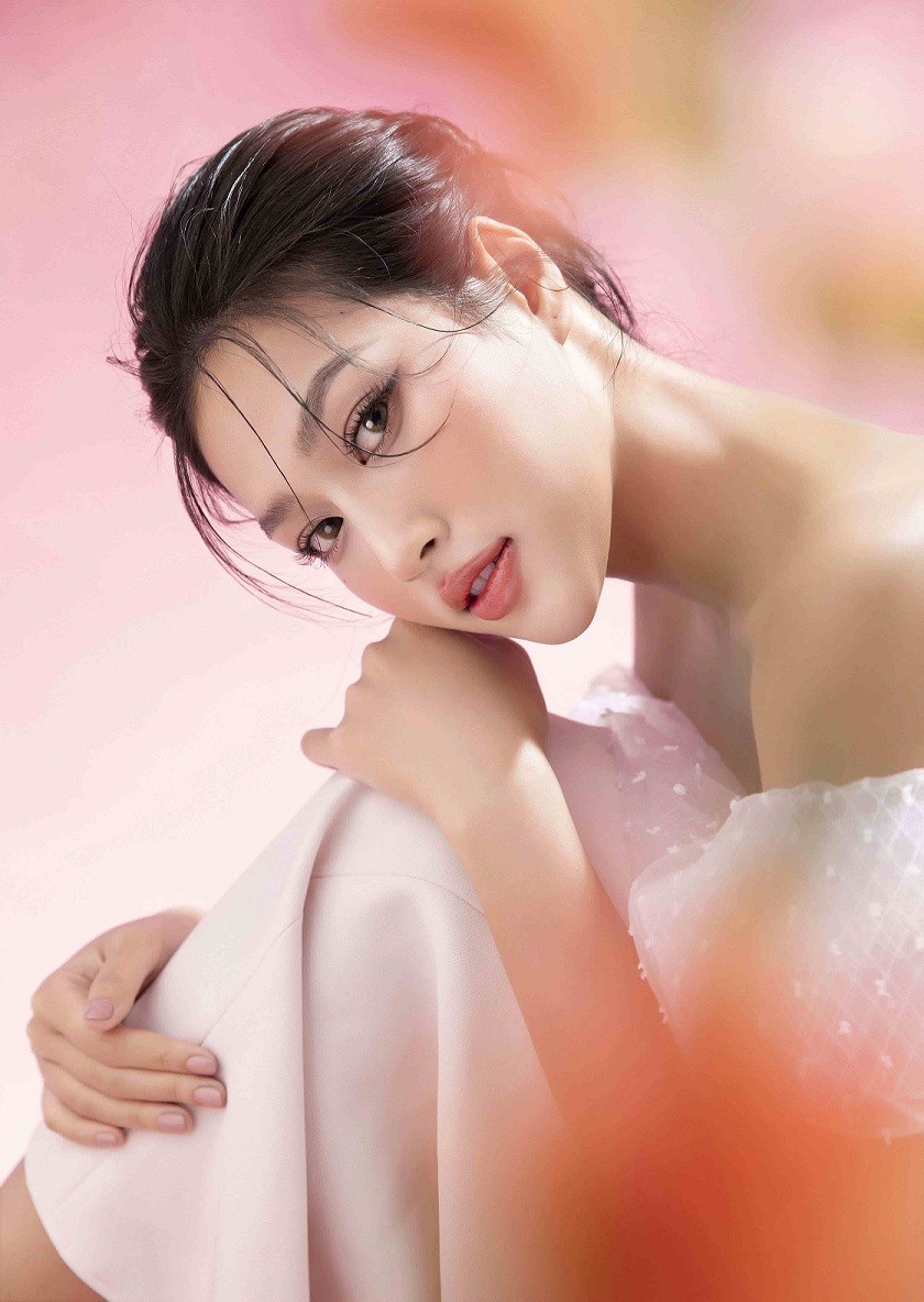 Đoàn Thiên Ân hóa nàng thơ nhẹ nhàng, đẹp dịu dàng như nữ sinh