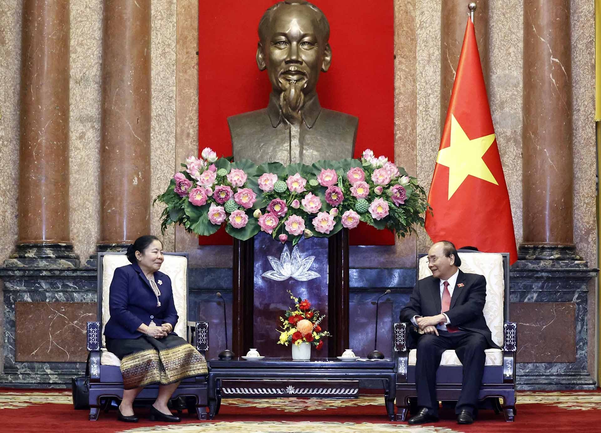 Chủ tịch nước Nguyễn Xuân Phúc tiếp đồng chí Sisay Leudetmounsone, Ủy viên Bộ Chính trị, Bí thư Trung ương Đảng, Trưởng Ban Tổ chức Trung ương Đảng Nhân dân Cách mạng Lào. (Nguồn: TTXVN)