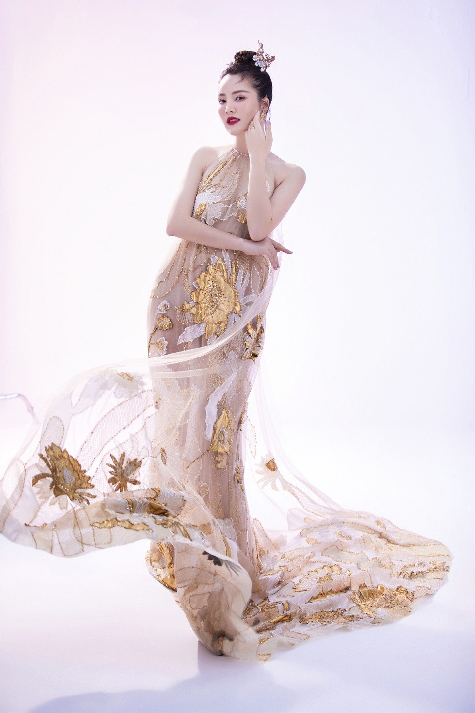 MC -  Á hậu Thụy Vân