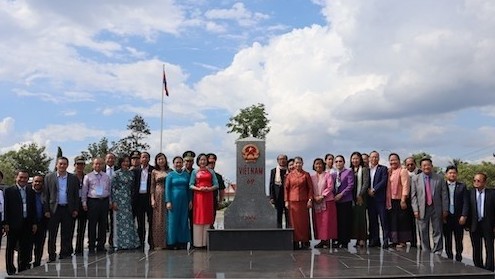 Giao lưu nhân dân ấm tình hữu nghị Việt Nam-Campuchia