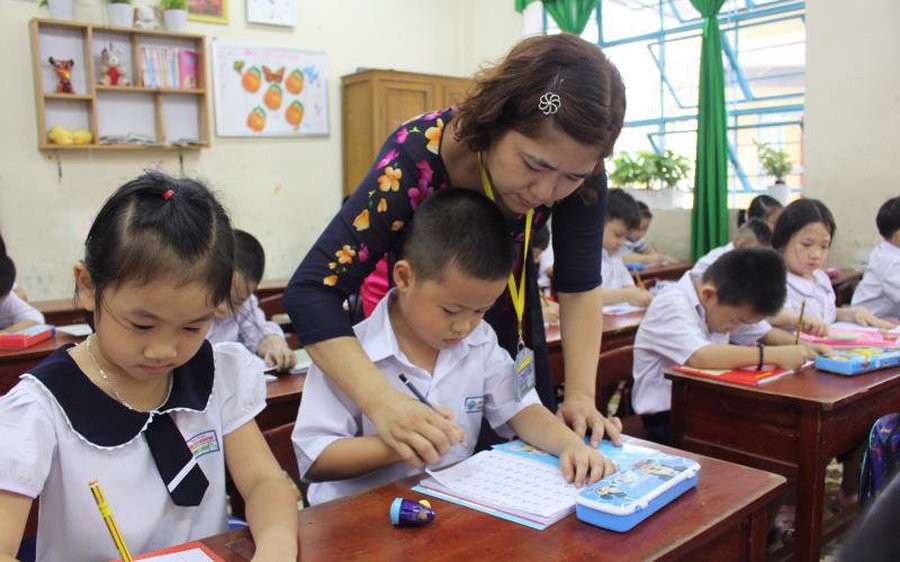 Cấp bách tăng lương, phụ cấp ưu đãi cho giáo viên