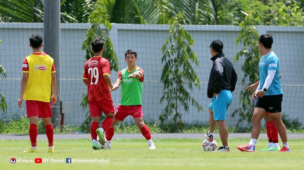 Hùng Dũng, Văn Quyết háo hức chờ trận đấu đội tuyển Việt Nam và Borussia Dortmund