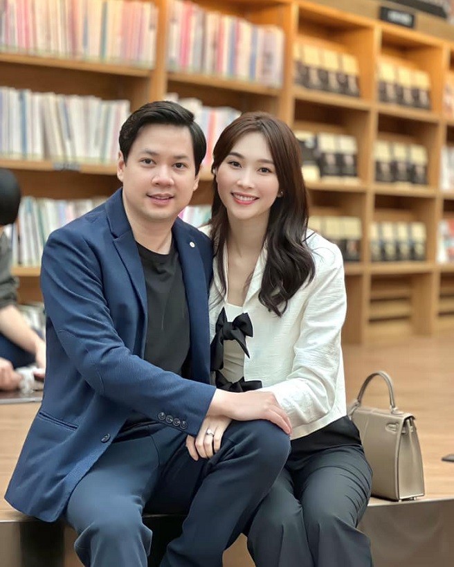 Hoa hậu Đặng Thu Thảo nhẹ nhàng, thanh thoát cùng thời trang Thu Đông tối giản