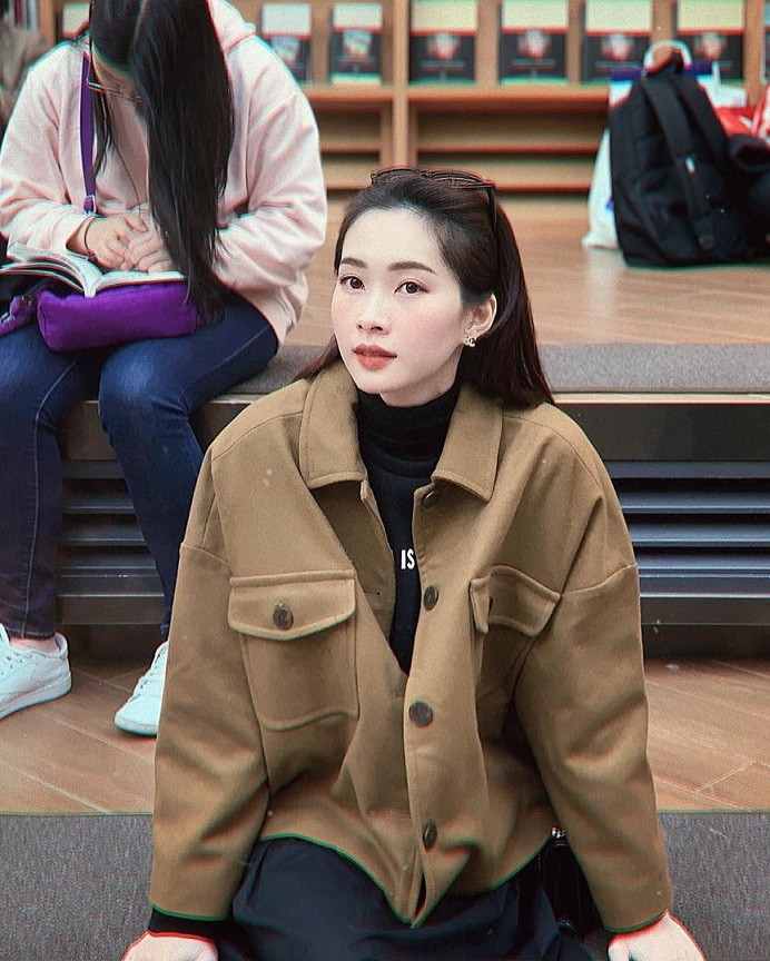 Hoa hậu Đặng Thu Thảo nhẹ nhàng, thanh thoát cùng thời trang Thu Đông tối giản