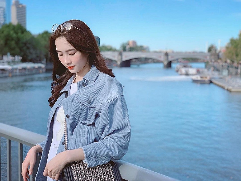 Hoa hậu Đặng Thu Thảo nhẹ nhàng, thanh thoát cùng thời trang Thu Đông tối giản