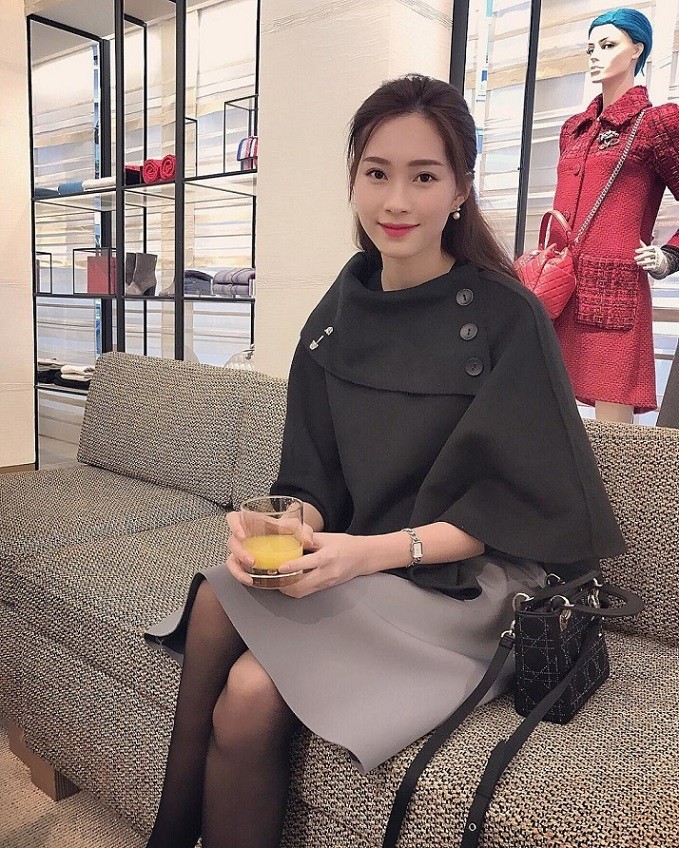 Hoa hậu Đặng Thu Thảo nhẹ nhàng, thanh thoát cùng thời trang Thu Đông tối giản