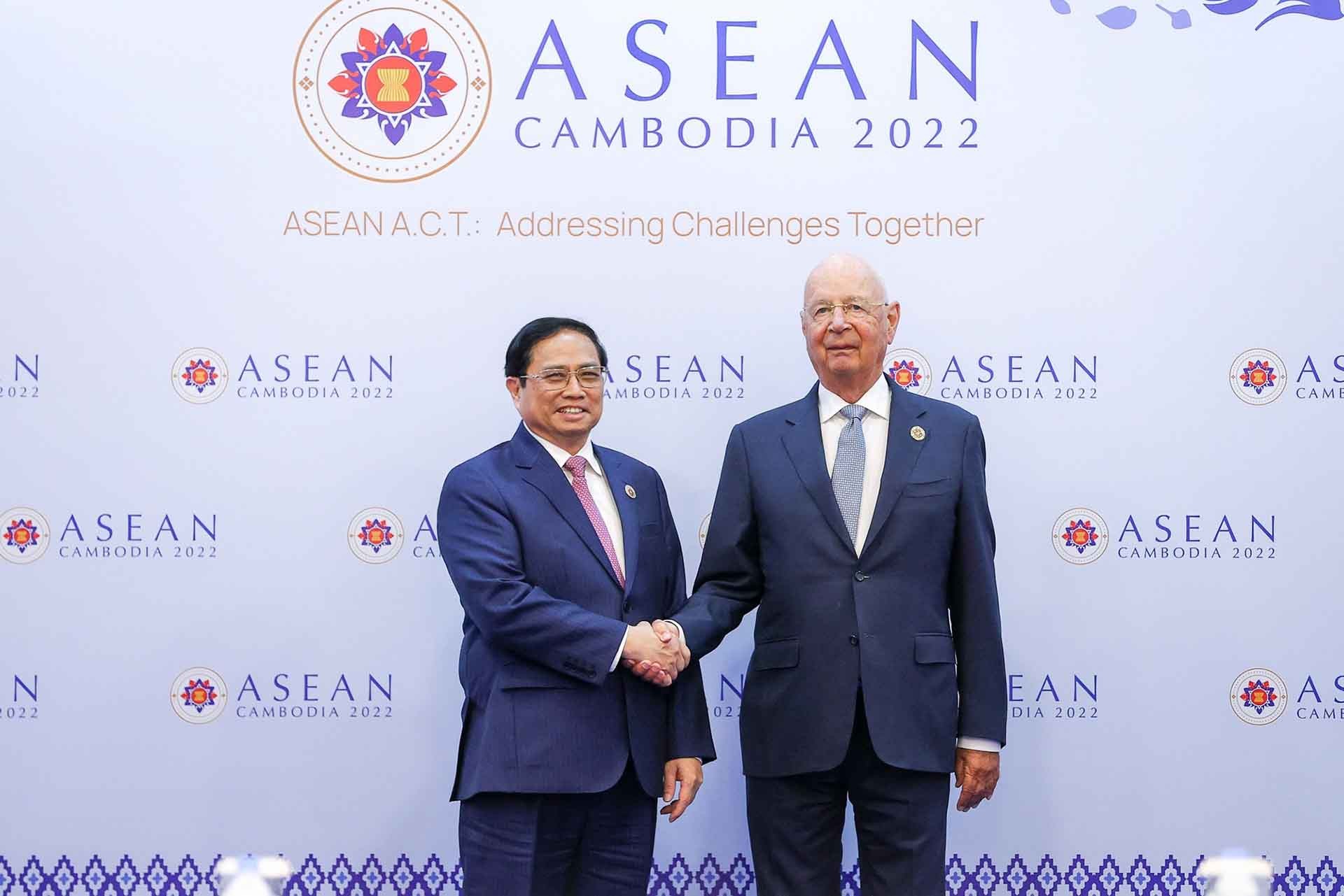 Thủ tướng Phạm Minh Chính tiếp Giáo sư Klaus Schwab, nhà sáng lập kiêm Chủ tịch điều hành Diễn đàn Kinh tế thế giới. (Nguồn: VGP)