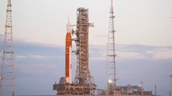 Sống sót sau 'cơn thịnh nộ' của bão Nicole, tên lửa Mặt trăng Artemis-1 sẽ được phóng đúng kế hoạch