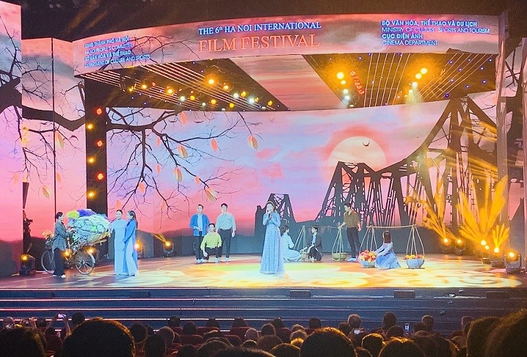 Hà Nội sẵn sàng tiếp đón khách quý đến tham dự Liên hoan Phim quốc tế Hà Nội lần VII Hà Nội sẵn sàng tiếp đón khách quý đến tham dự Liên hoan Phim quốc tế Hà Nội lần VII