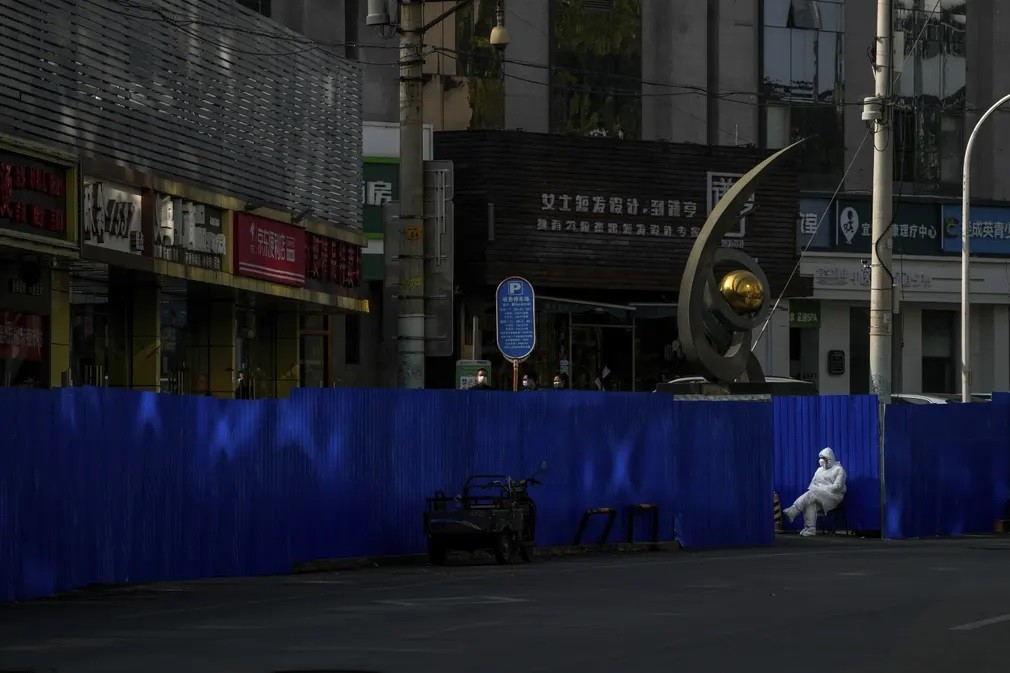 Ảnh ấn tượng tuần (7-13/11): Nữ binh sĩ Ukraine bắn pháo tự hành 2S7 Pion, Nga rút khỏi Kherson, gay cấn bầu cử giữa kỳ Mỹ-ông Biden giành lợi thế lớn